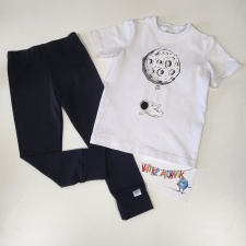 Komplekt mustad retuusid ja t-särk kosmos